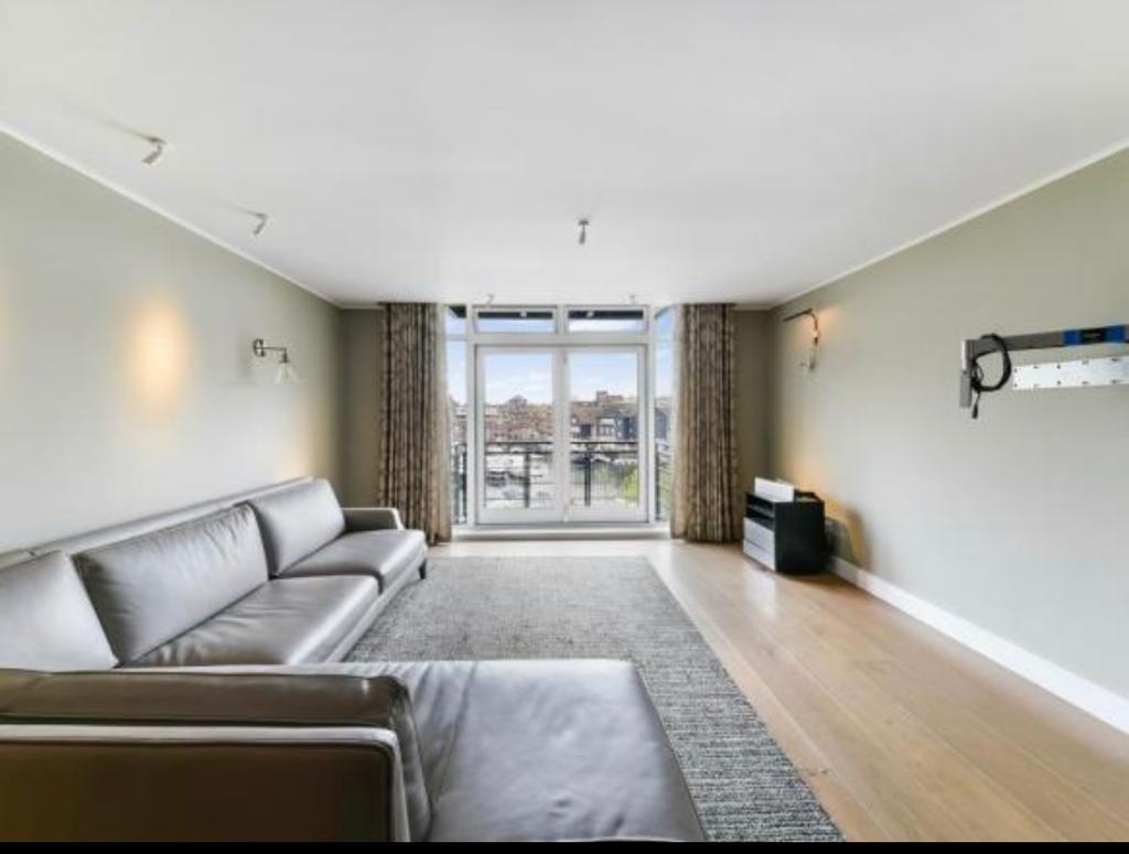 Merganser Court, Star Place, Wapping, London, E1W 1AQ