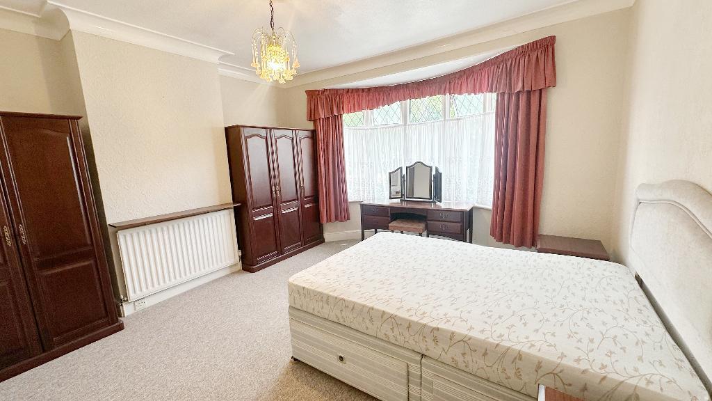 Upper Brentwood Road, Gidea Park, RM2 6JB